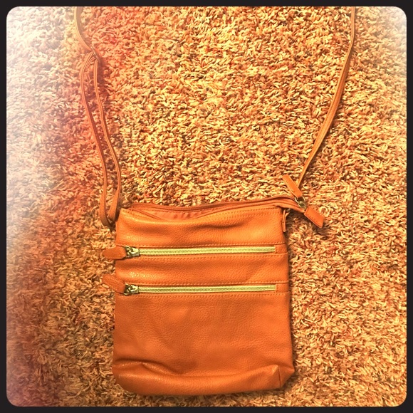 Handbags - Cross body purse. Color: camel/brown